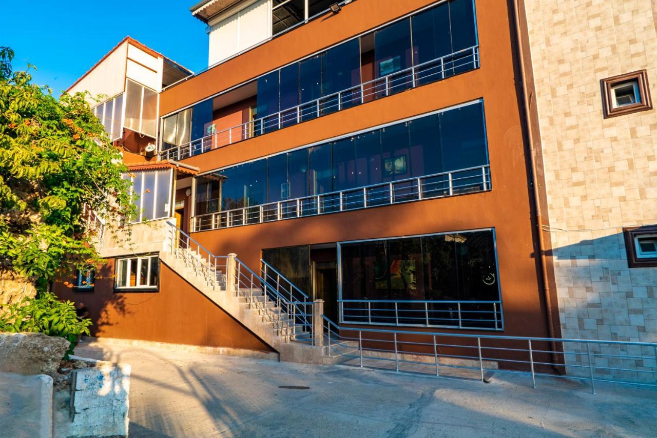 Elvin Otel Side Bagian luar foto