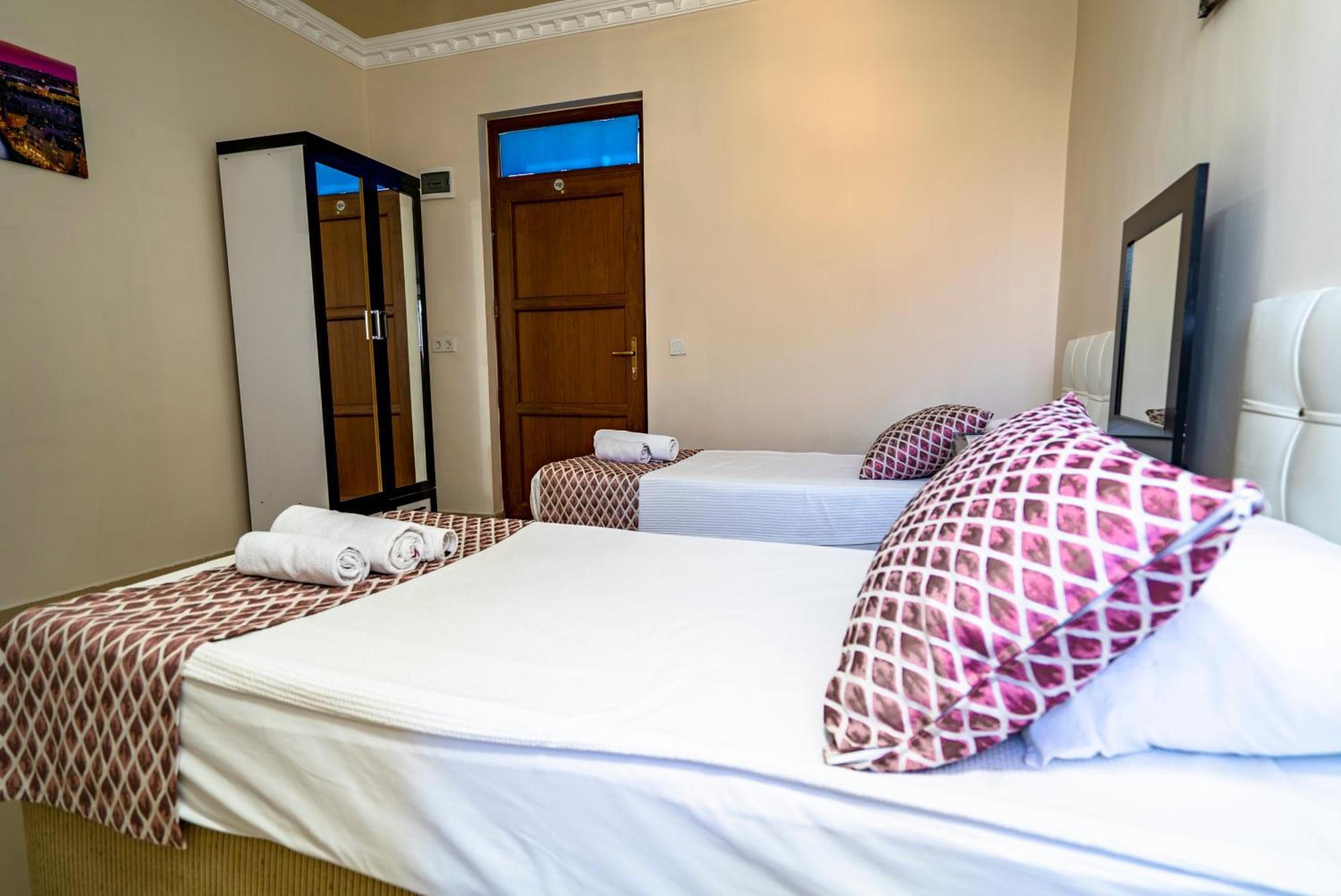 Elvin Otel Side Bagian luar foto