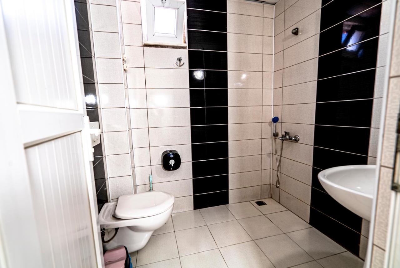 Elvin Otel Side Bagian luar foto